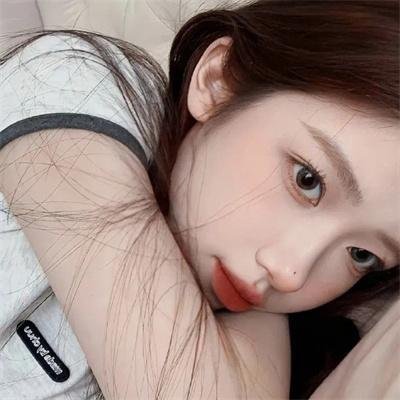 戴脚镣的女孩 封面